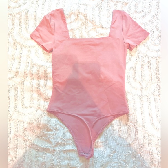 Aritzia Babaton Contour Squareneck Shortsleeve Bodysuit - Picture 2 of 5